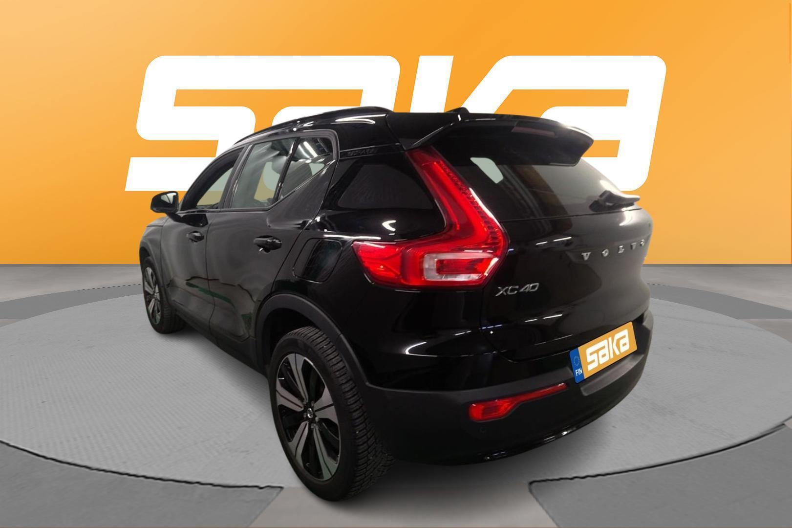 VOLVO XC40 2023