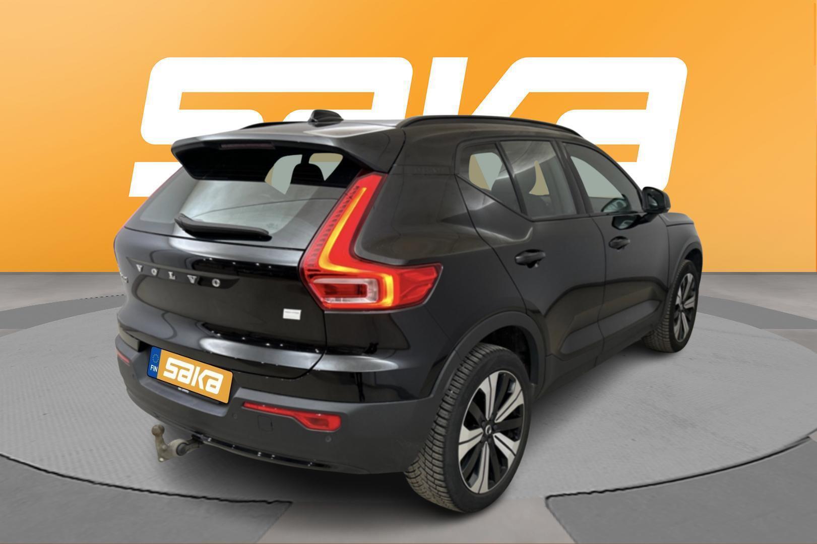 VOLVO XC40 2023