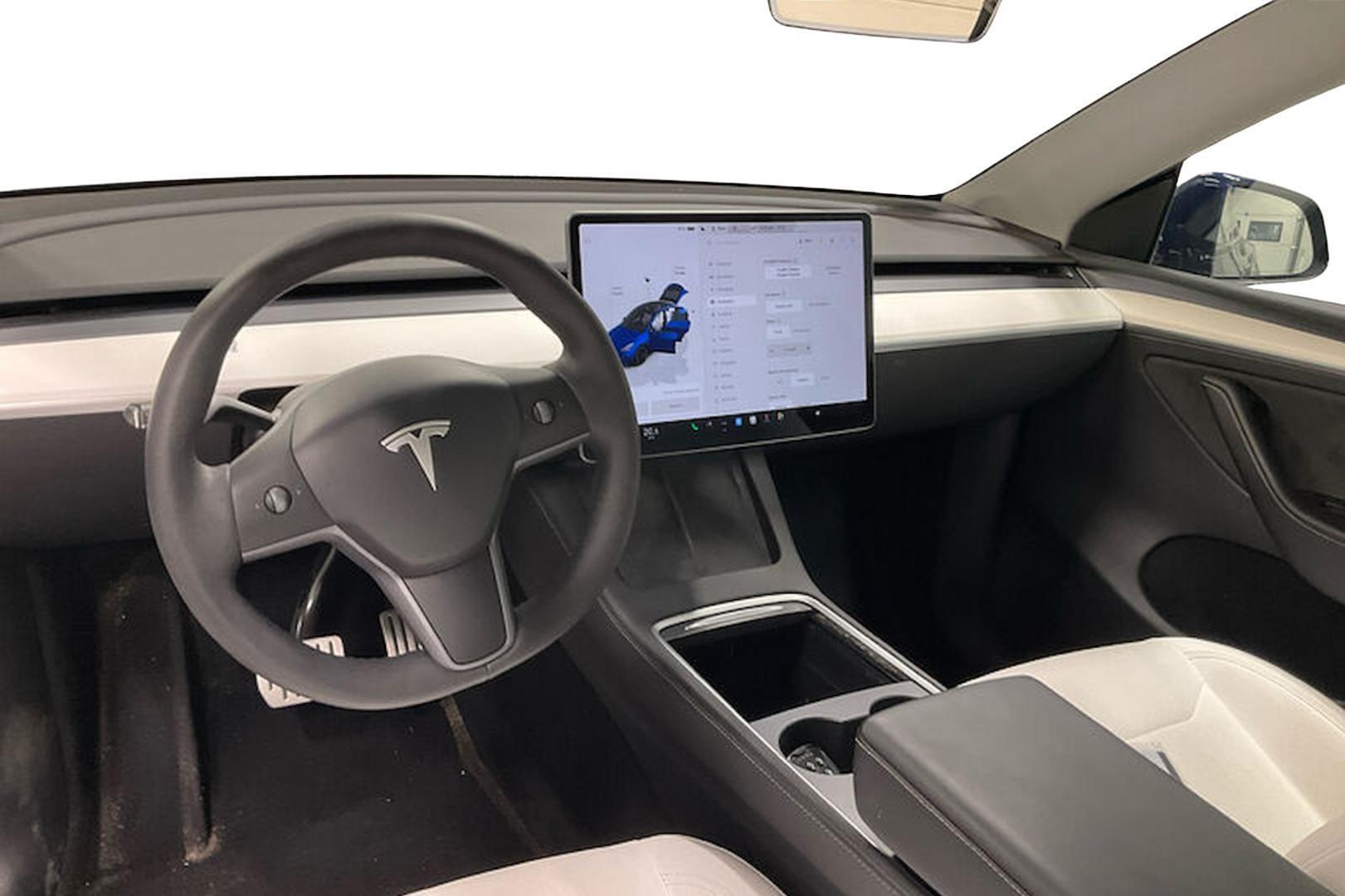 TESLA Model Y 2024