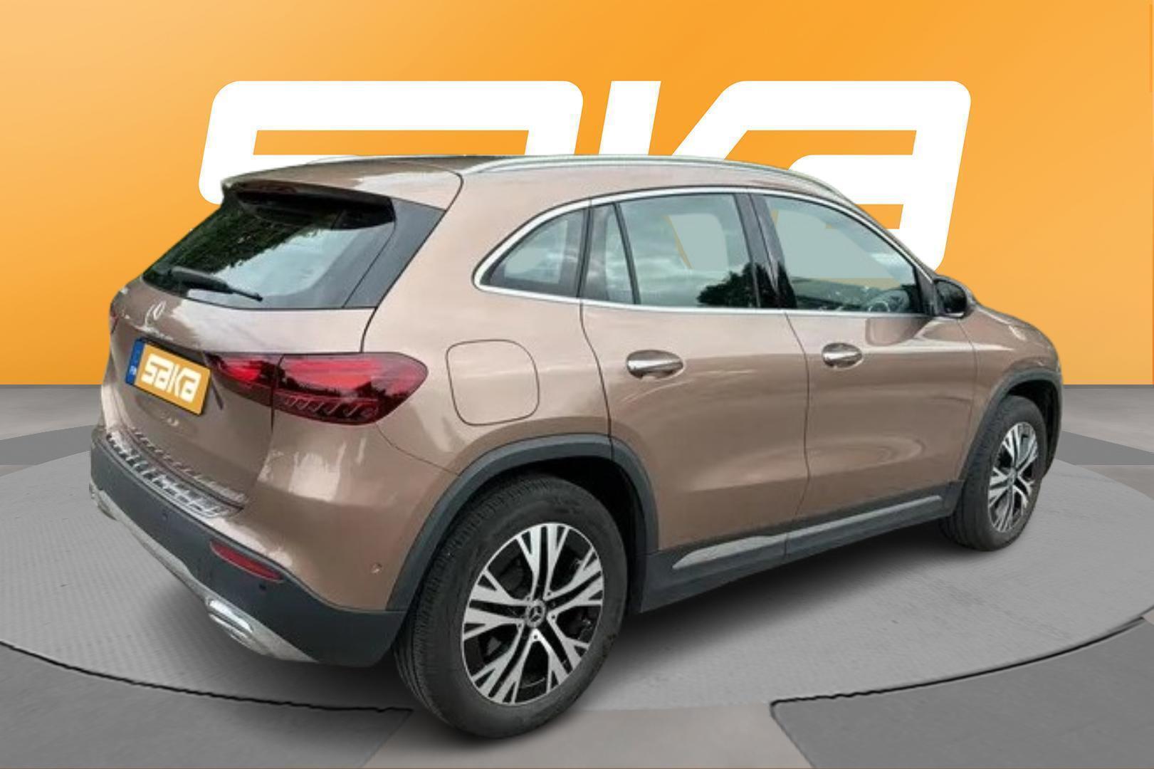 MERCEDES-BENZ GLA 2024