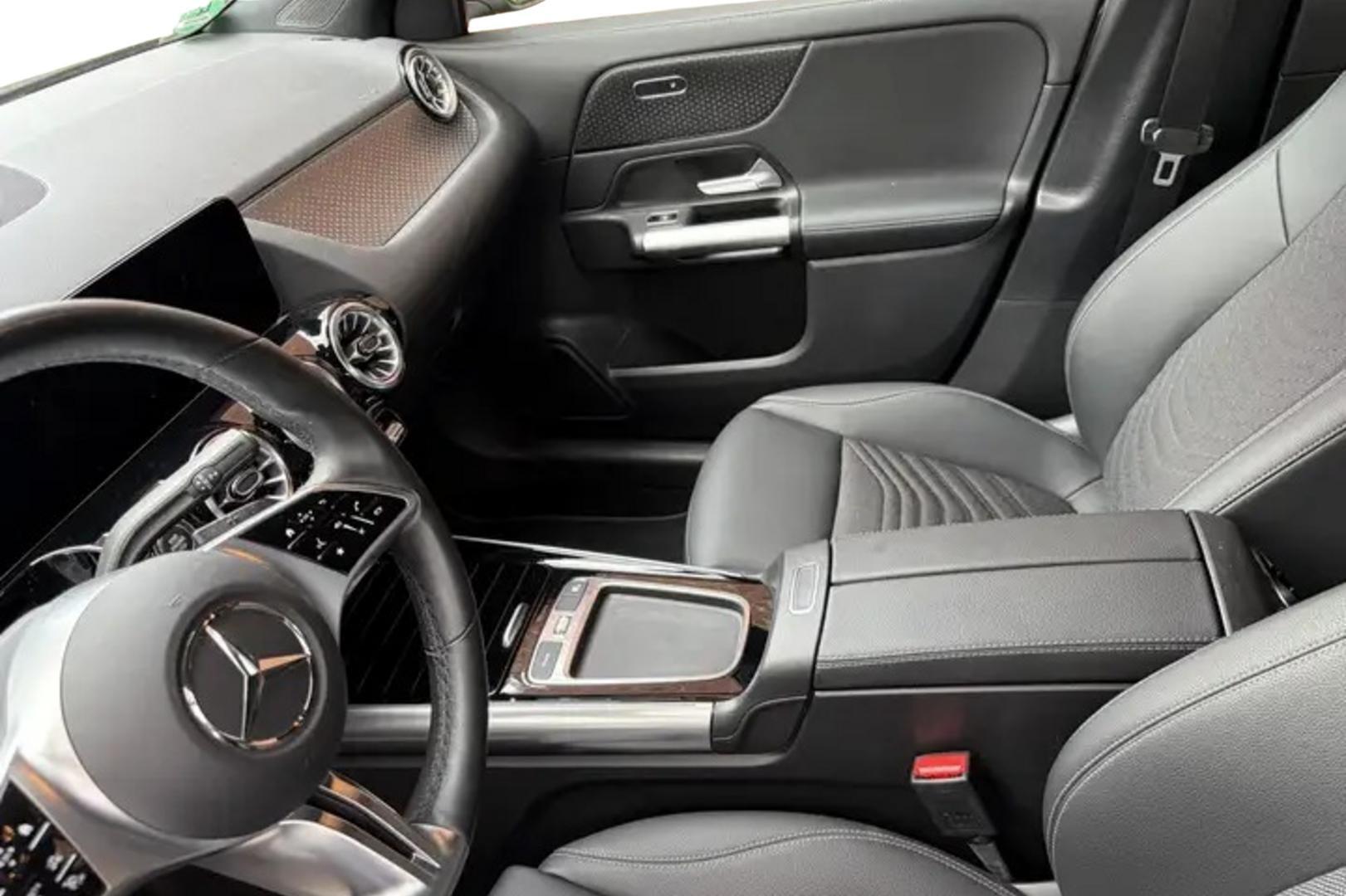 MERCEDES-BENZ GLA 2024
