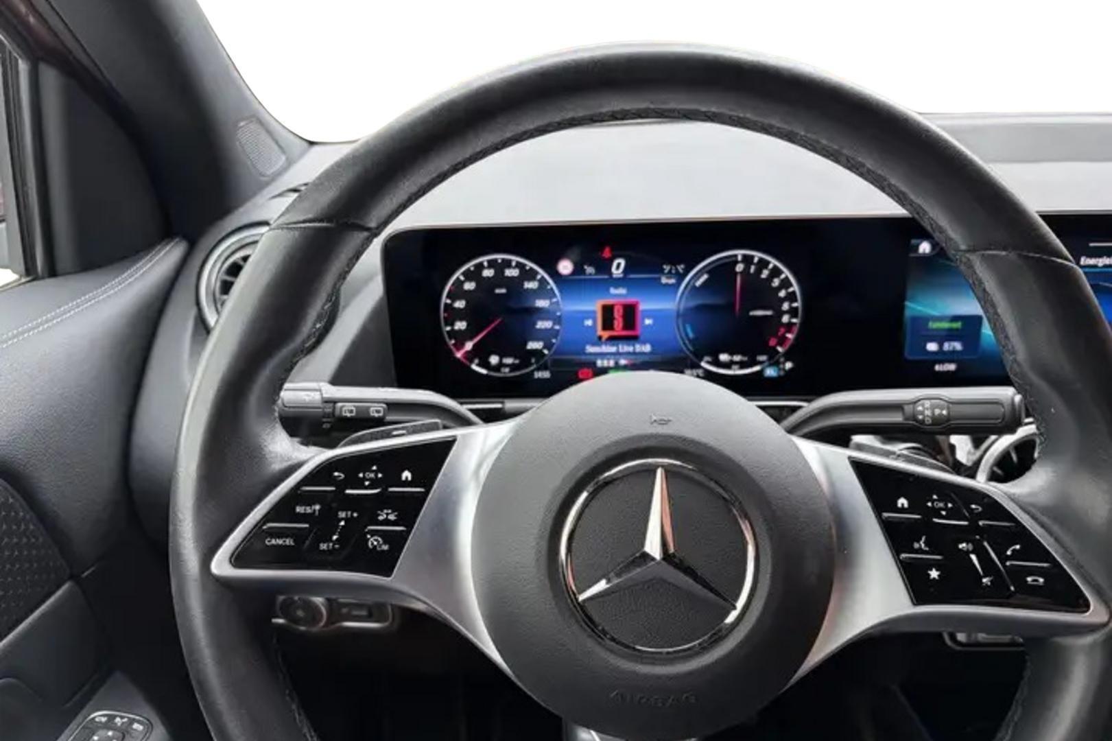 MERCEDES-BENZ GLA 2024