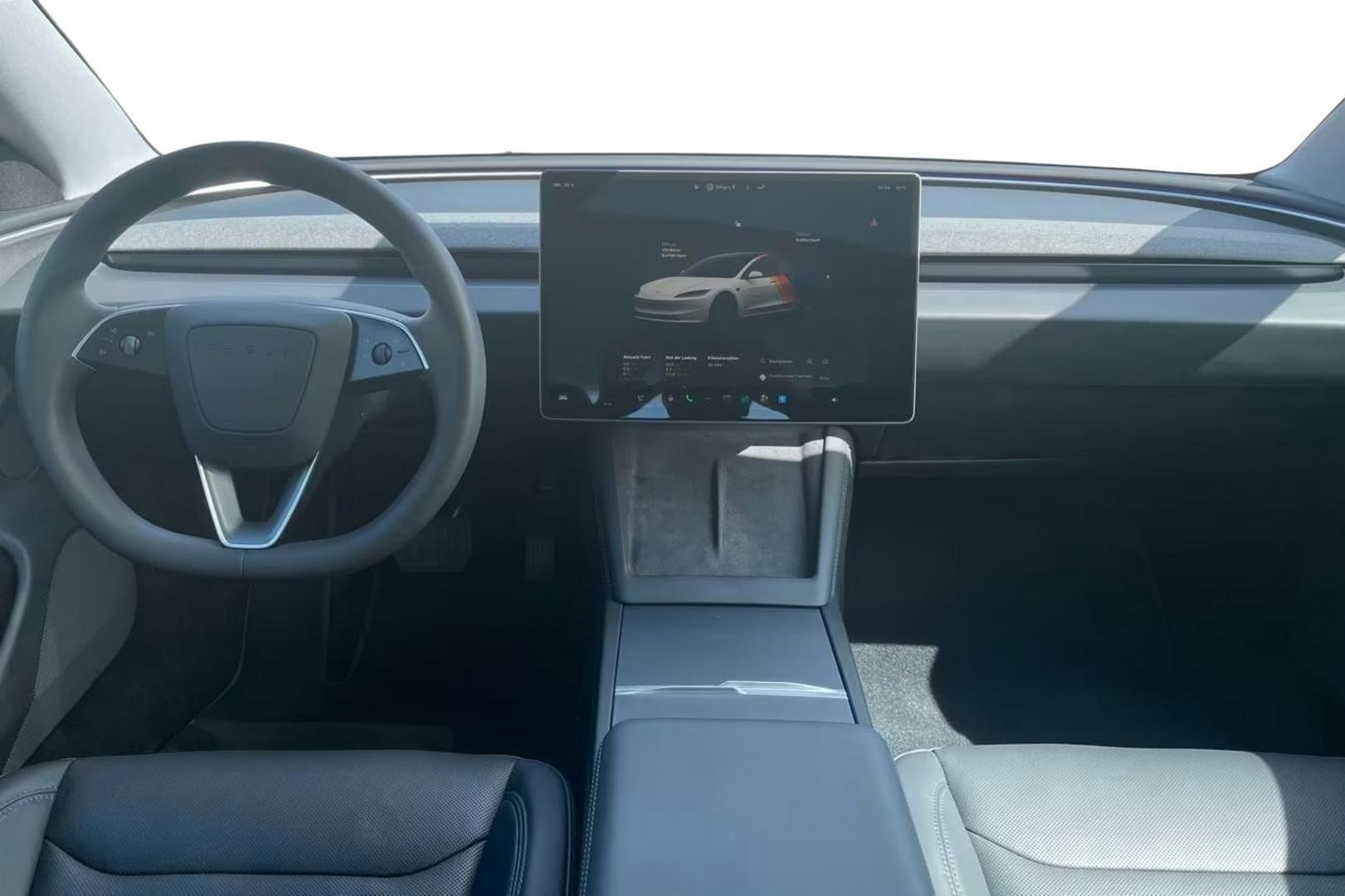 TESLA Model 3 2024