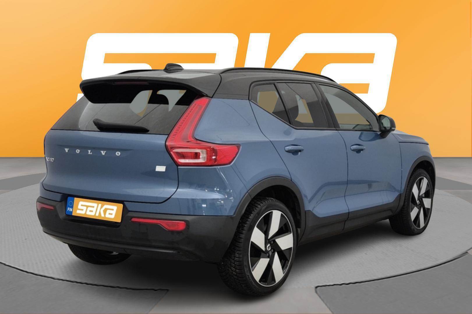 VOLVO XC40 2023