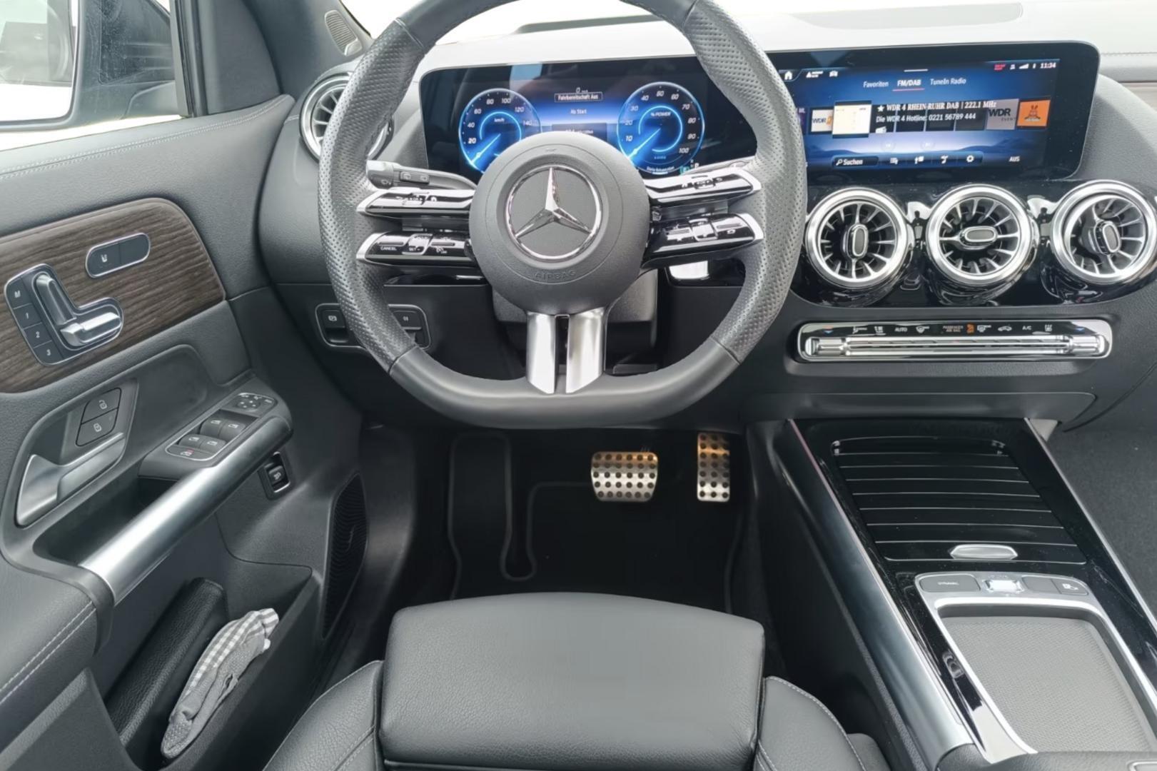 MERCEDES-BENZ EQA 2024