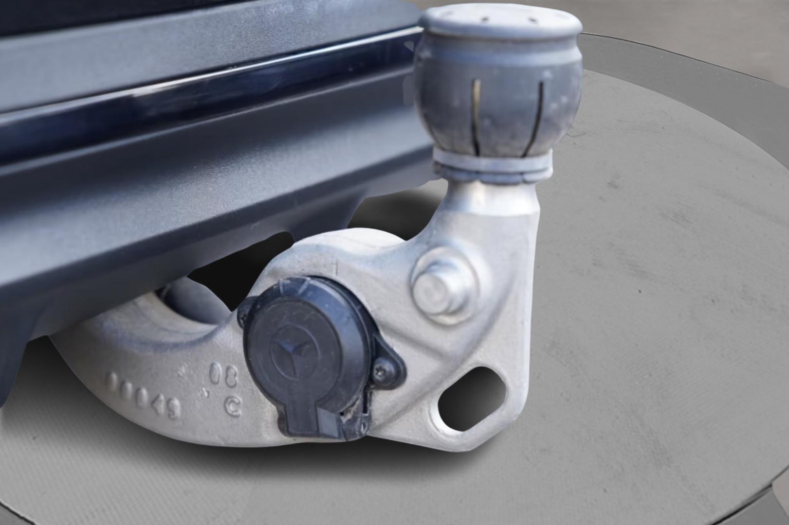 MERCEDES-BENZ C 2023