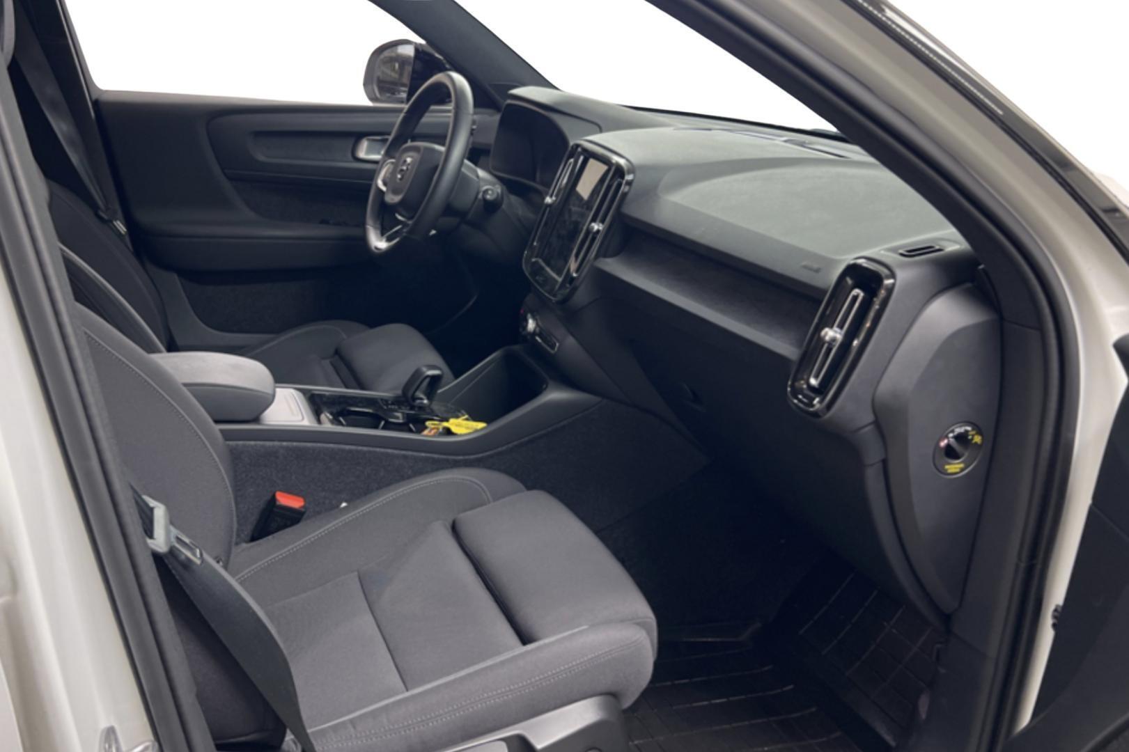 VOLVO XC40 2024