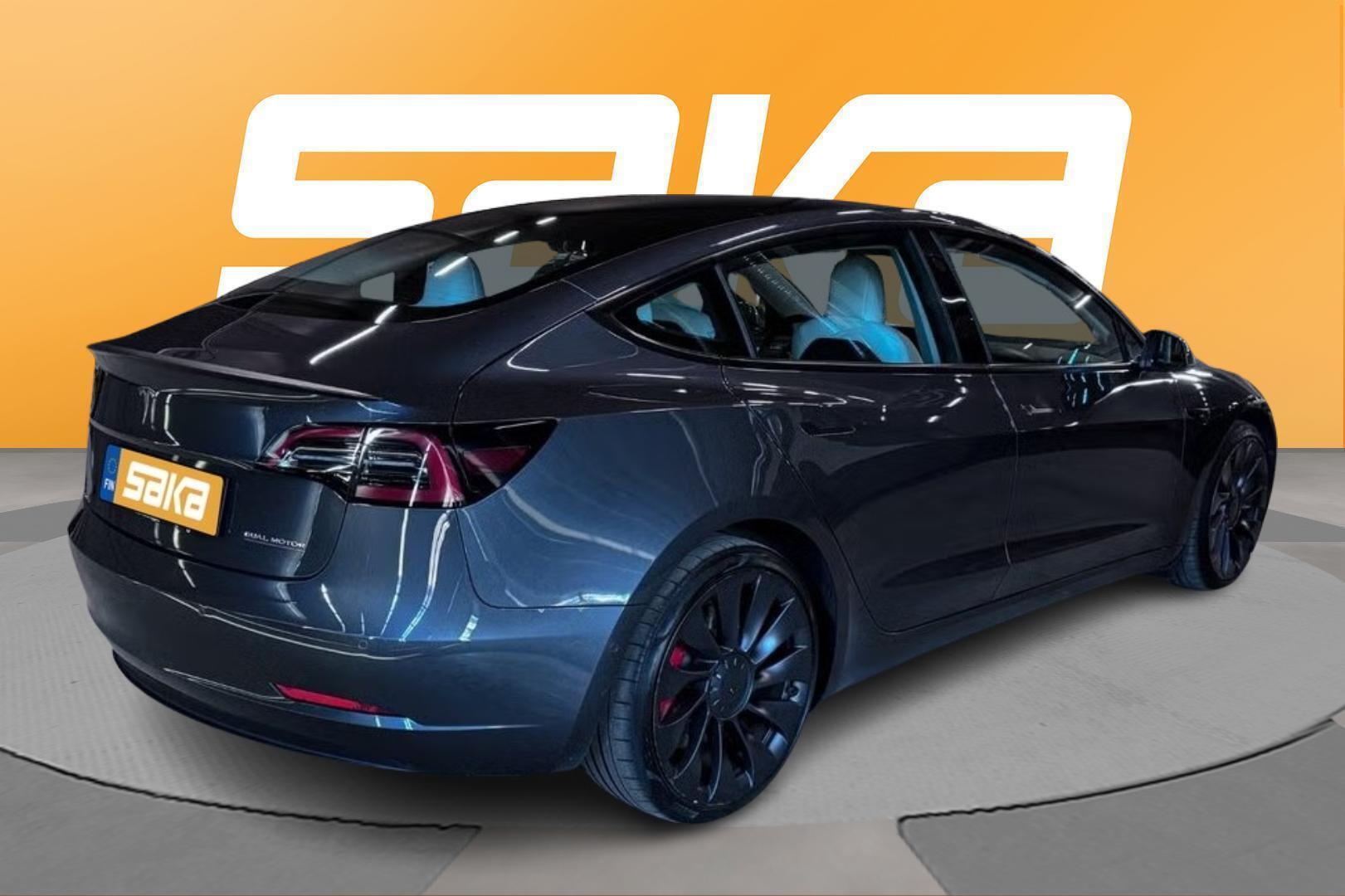 TESLA Model 3 2022