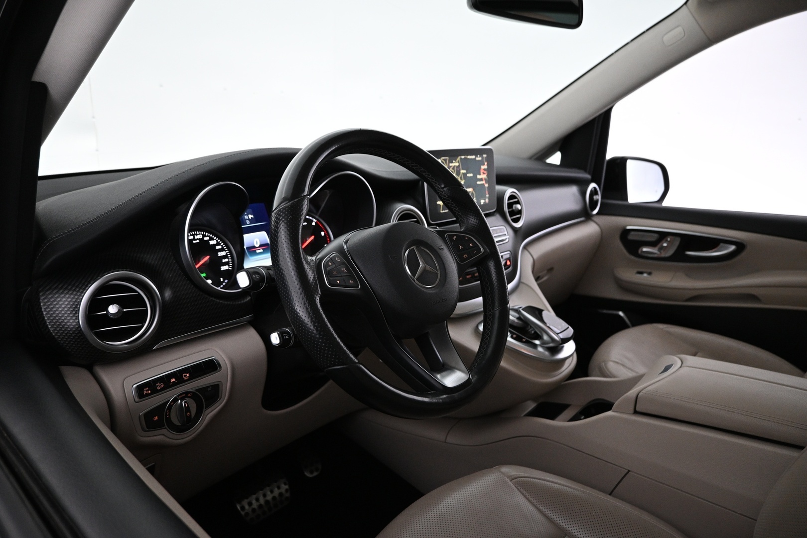 MERCEDES-BENZ V 2016