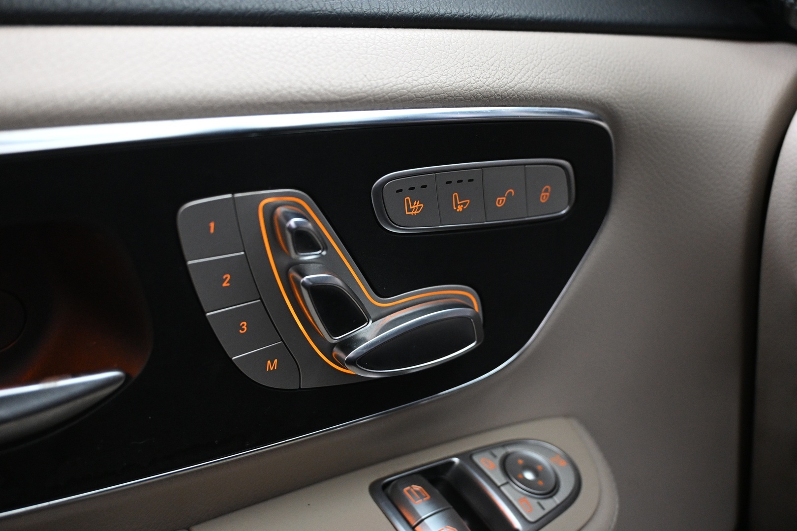 MERCEDES-BENZ V 2016