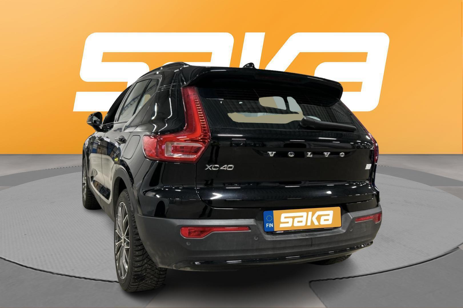 VOLVO XC40 2023