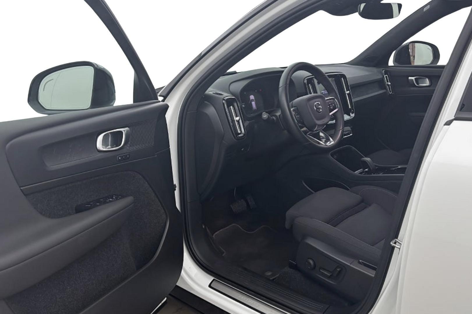 VOLVO XC40 2023