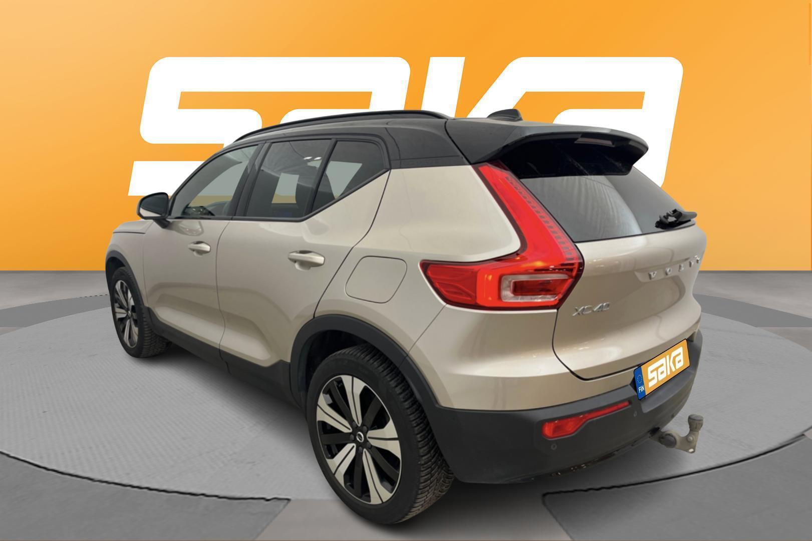 VOLVO XC40 2023
