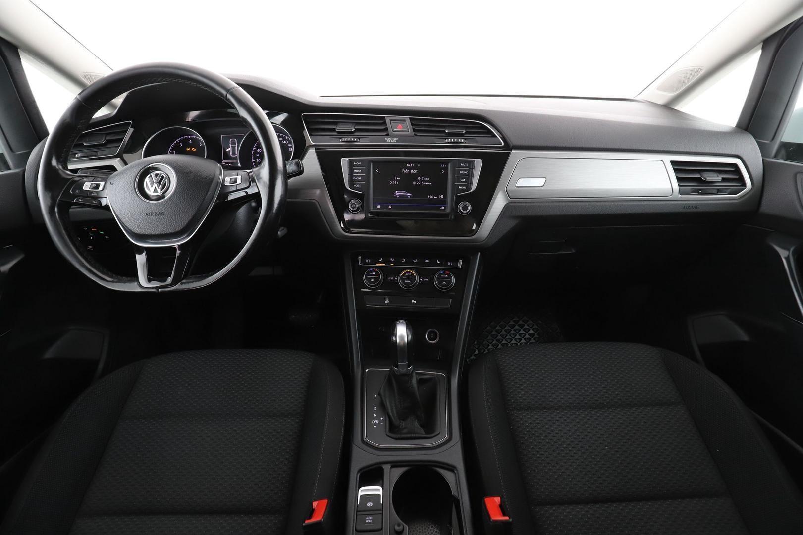 VOLKSWAGEN Touran 2017