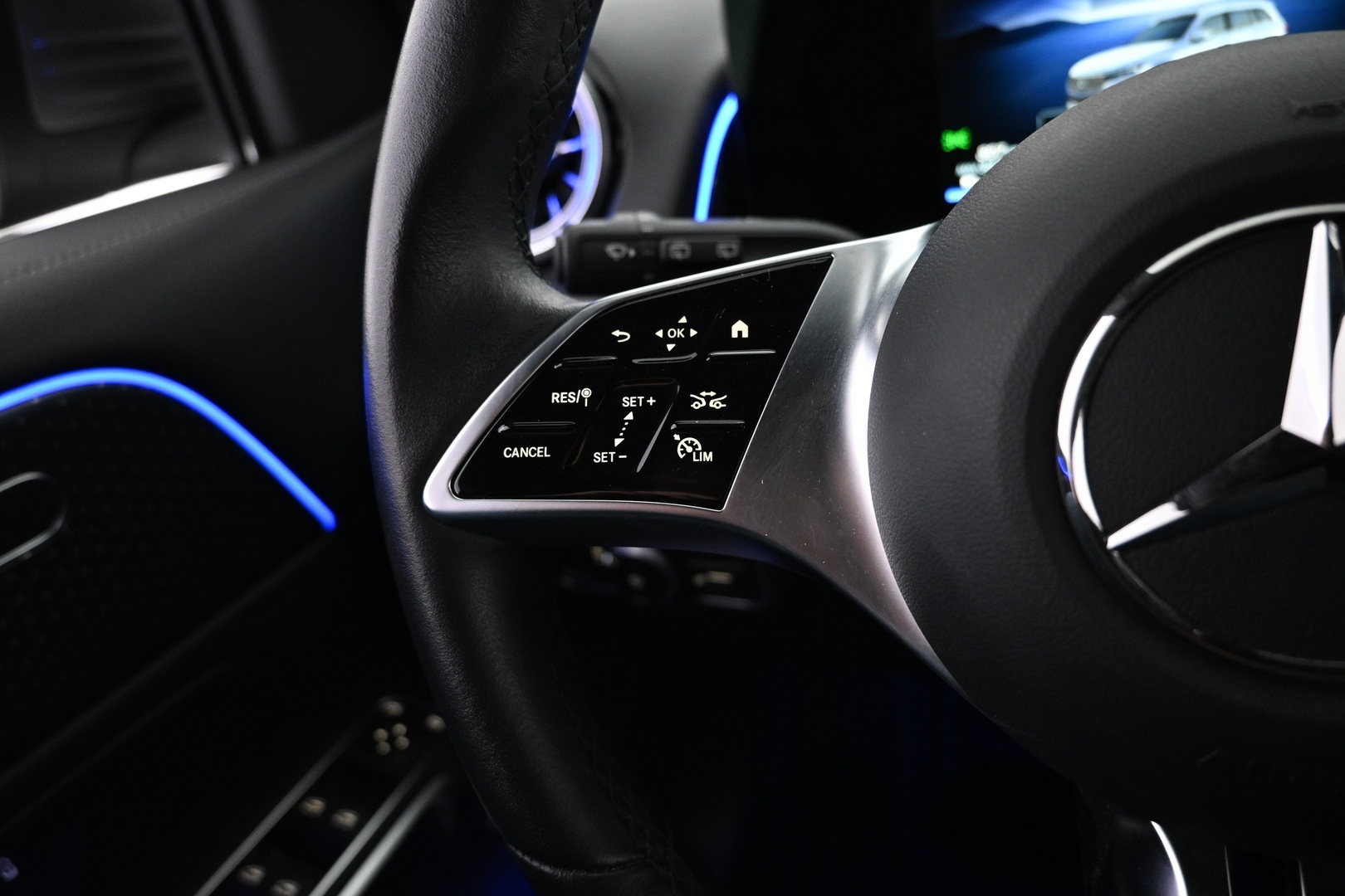 MERCEDES-BENZ EQB 2025