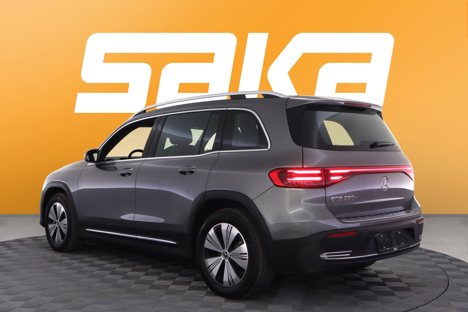 MERCEDES-BENZ EQB 2025