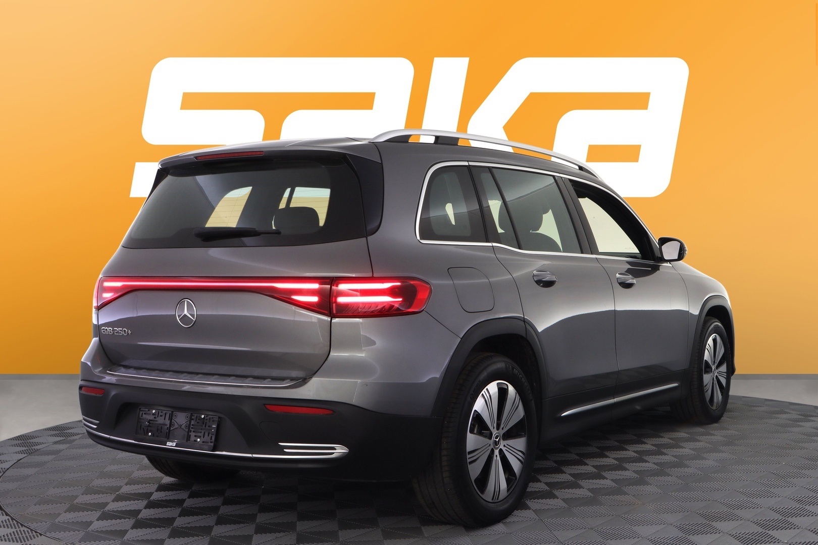 MERCEDES-BENZ EQB 2025