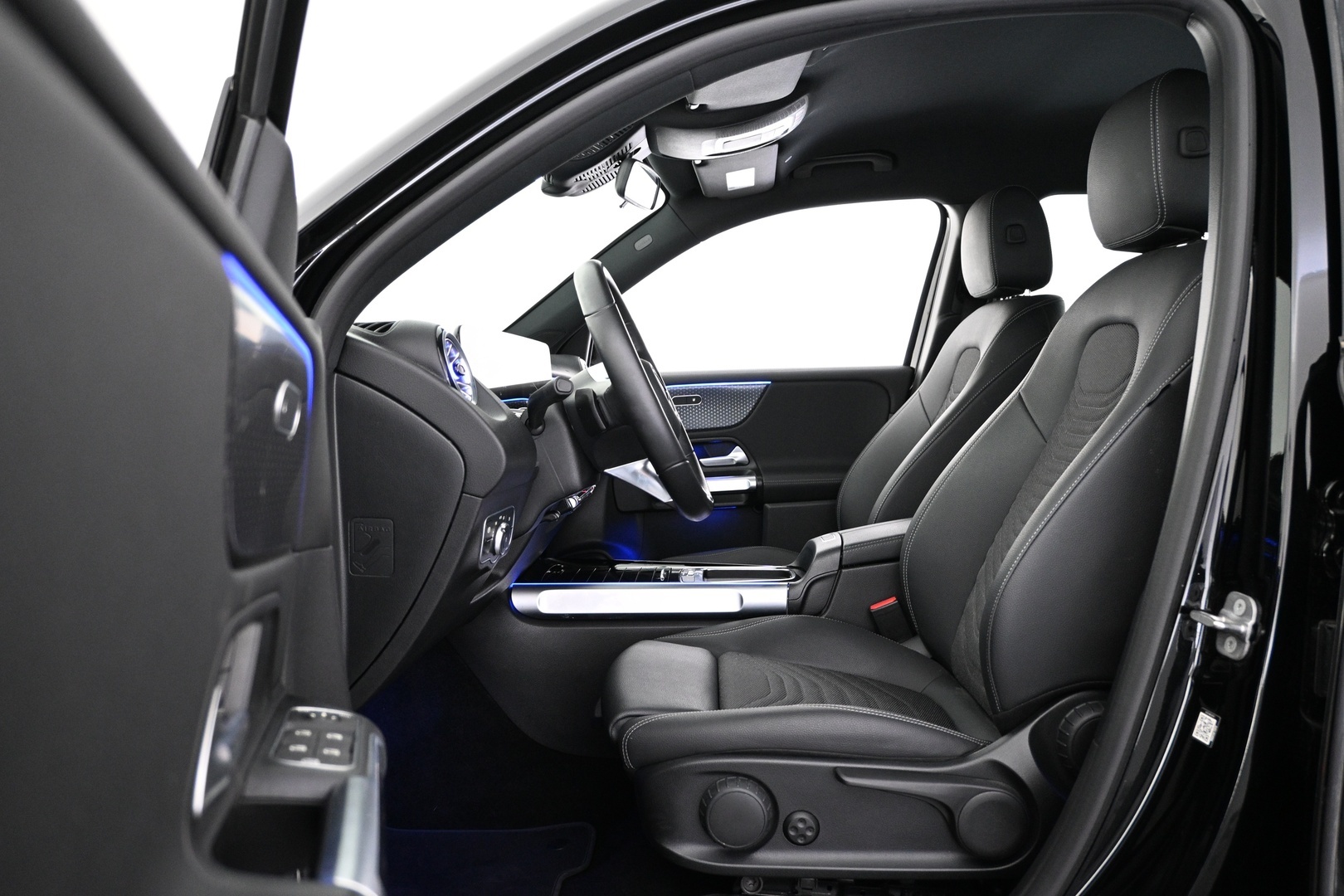 MERCEDES-BENZ EQB 2025