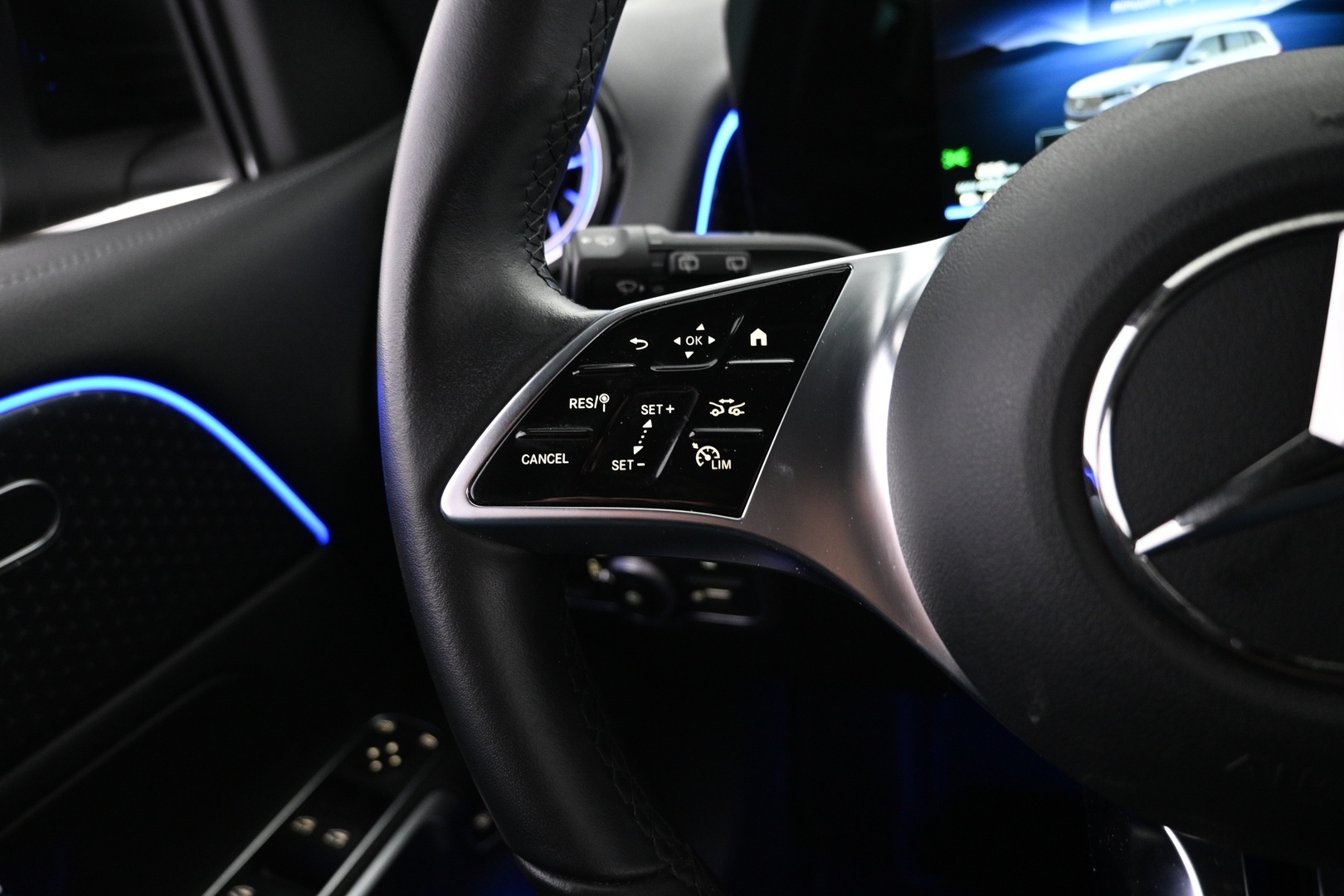 MERCEDES-BENZ EQB 2025