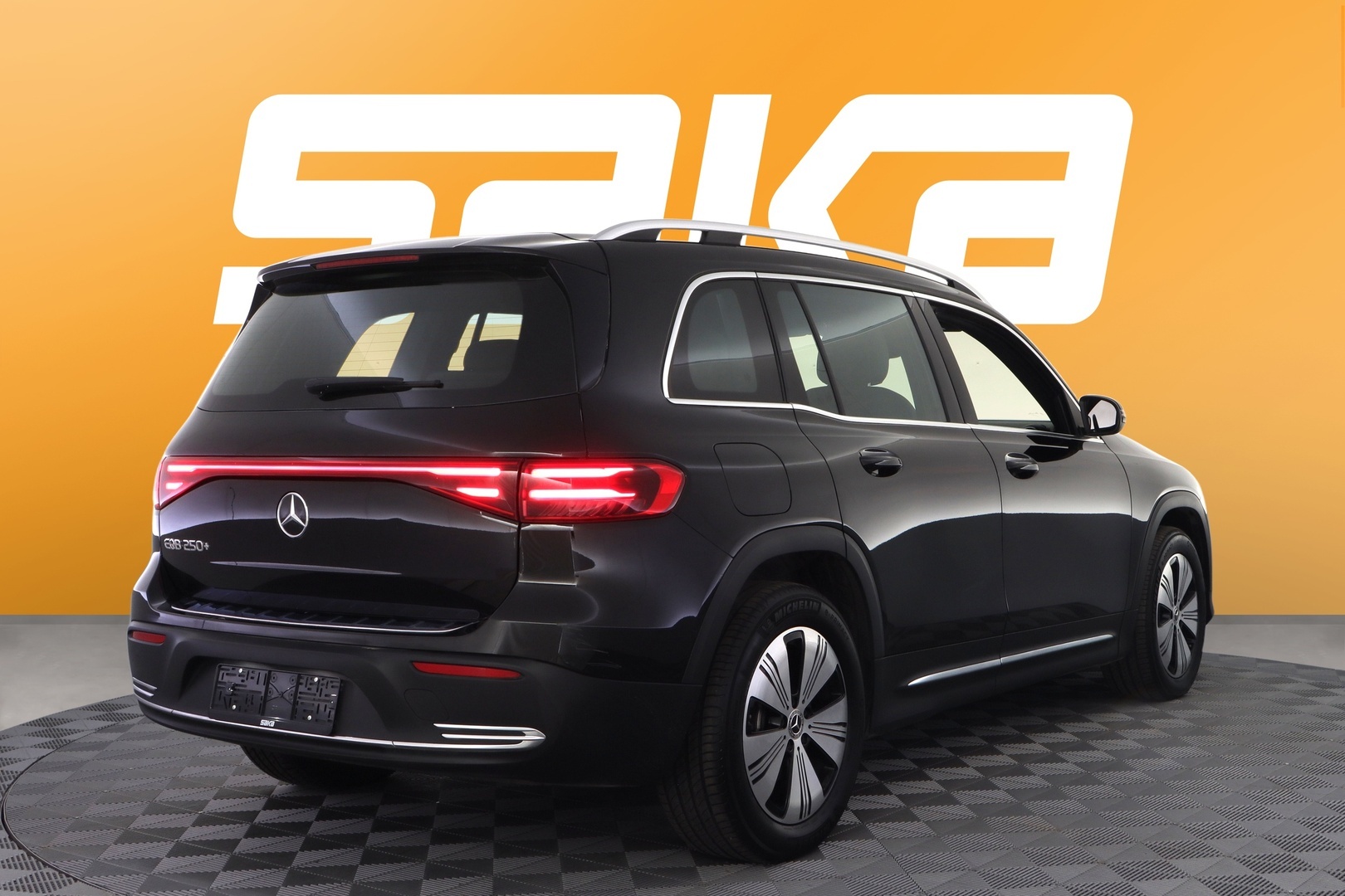 MERCEDES-BENZ EQB 2025