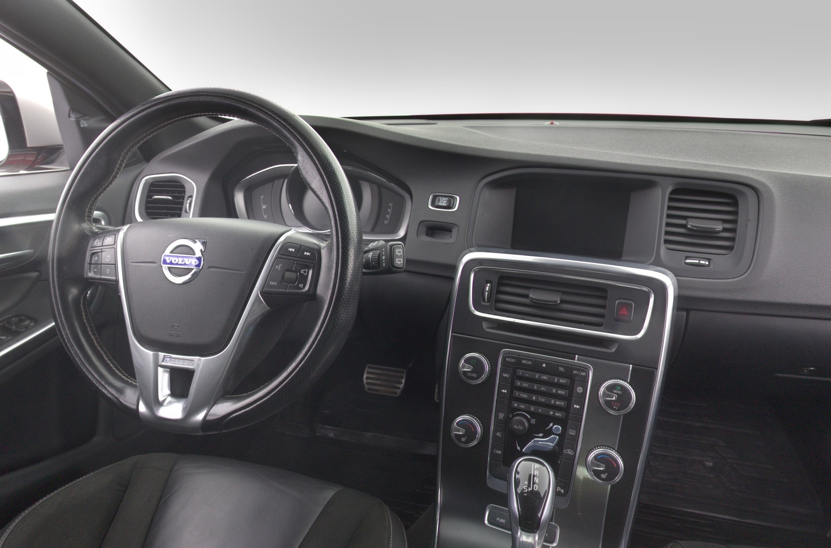VOLVO V60 2015