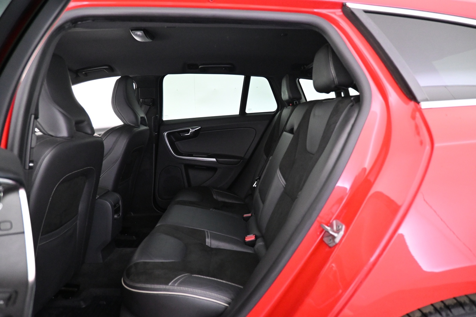 VOLVO V60 2015