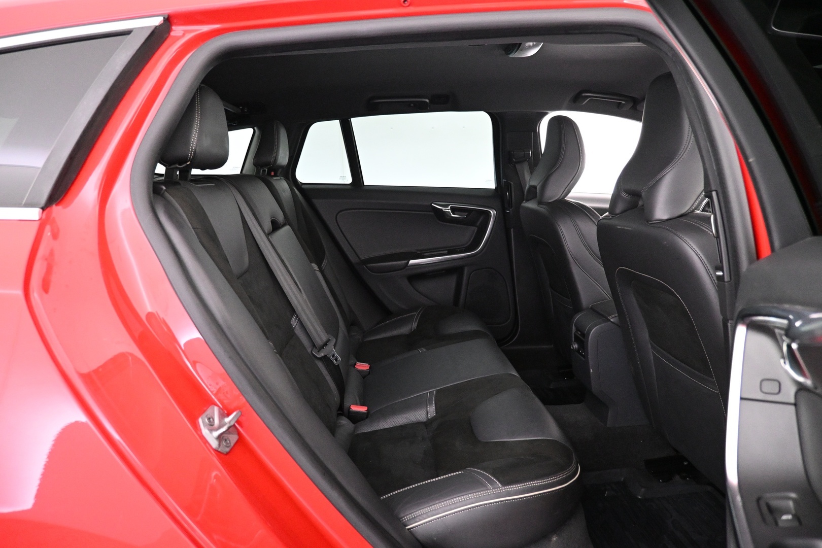 VOLVO V60 2015