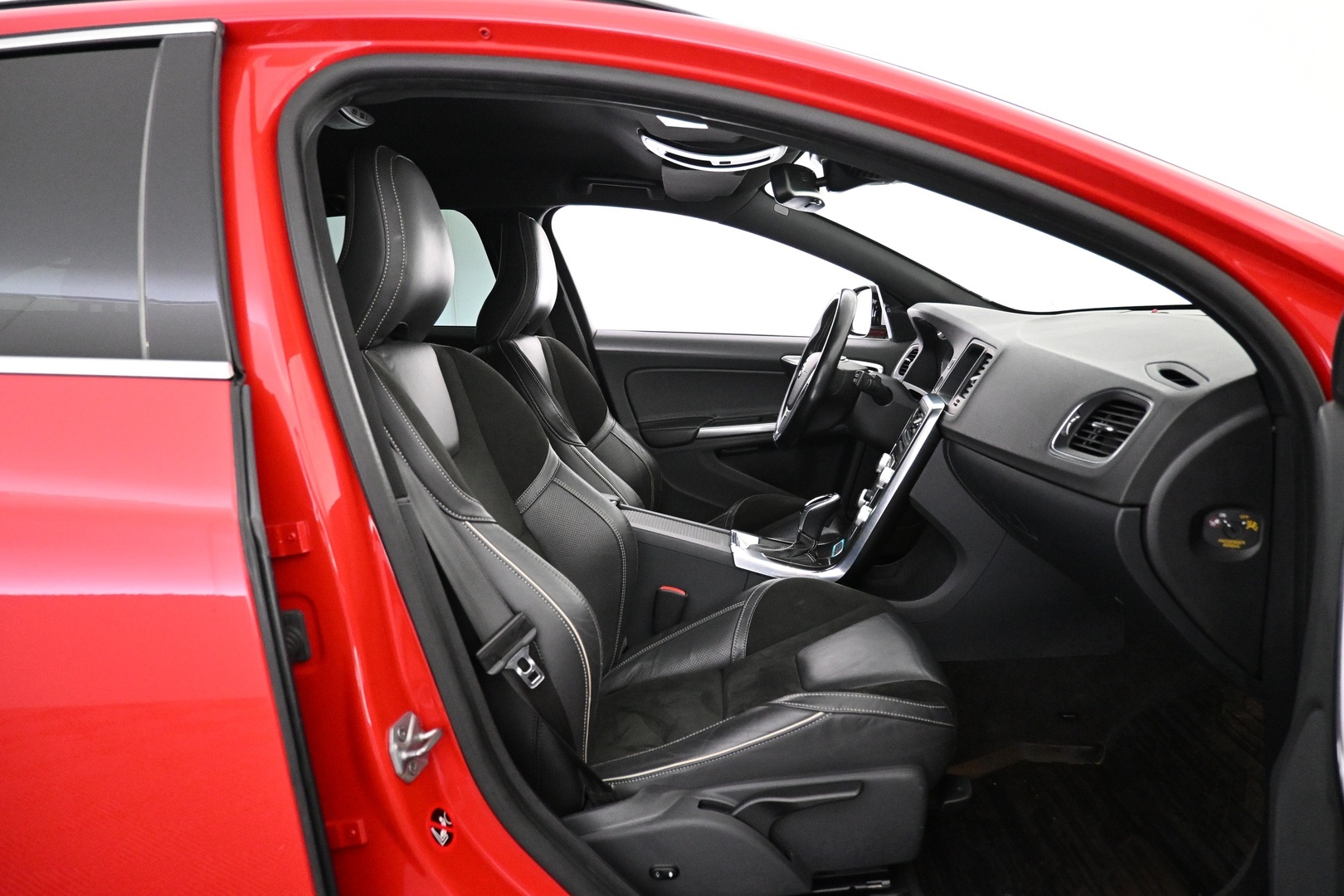 VOLVO V60 2015