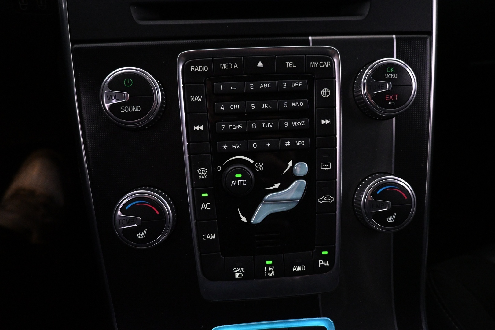 VOLVO V60 2015