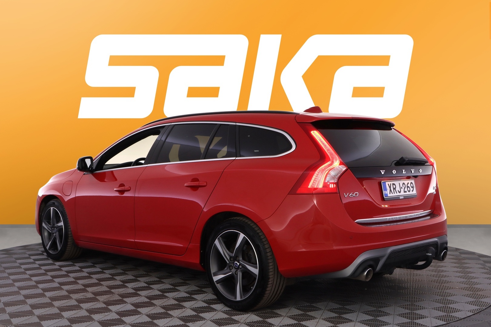 VOLVO V60 2015