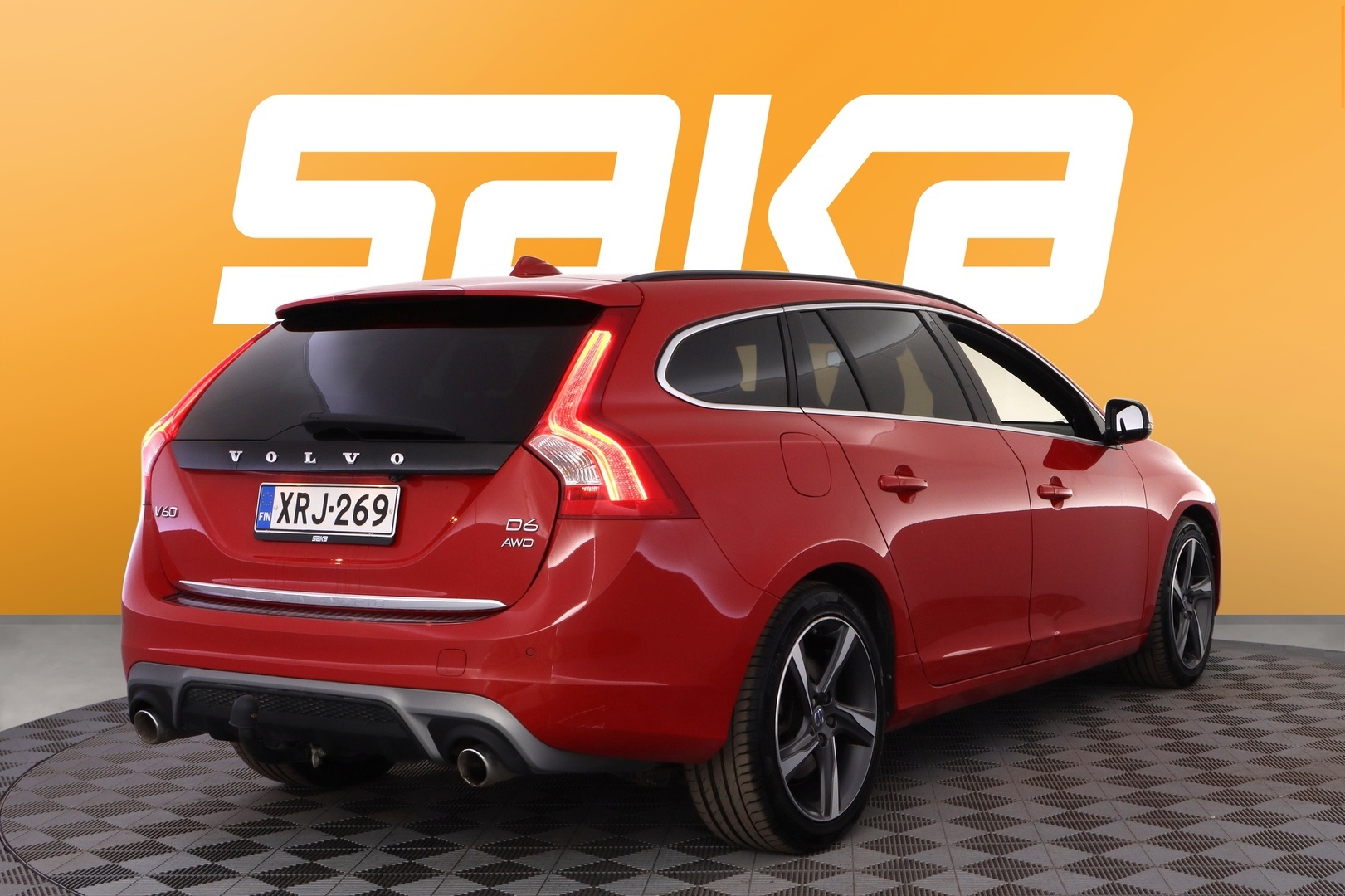 VOLVO V60 2015