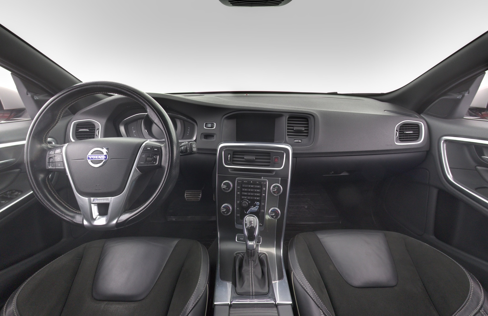 VOLVO V60 2015