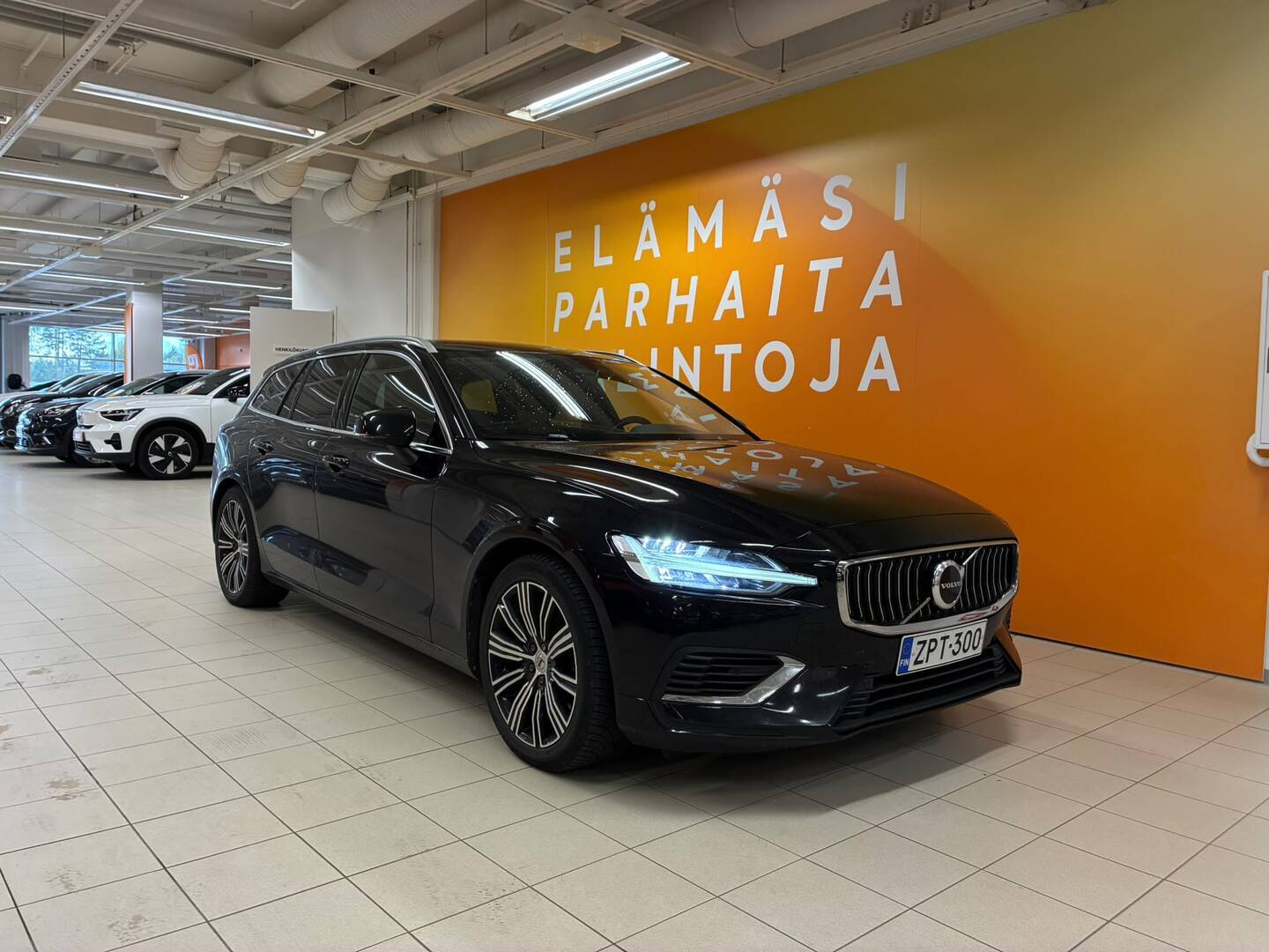 VOLVO V60 2023