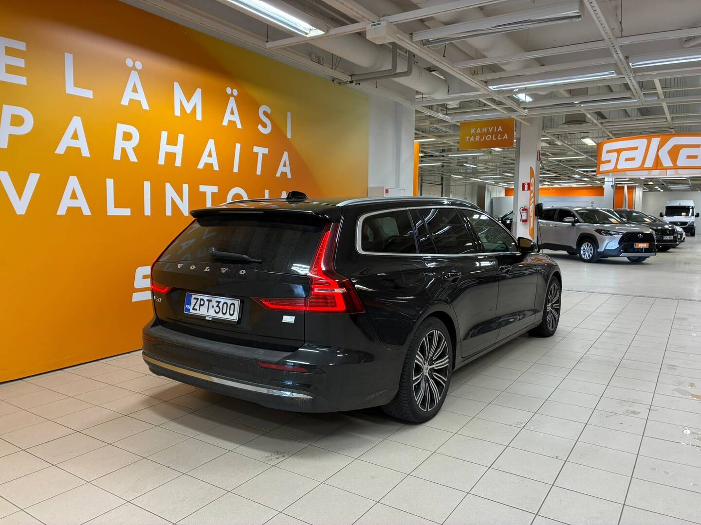 VOLVO V60 2023