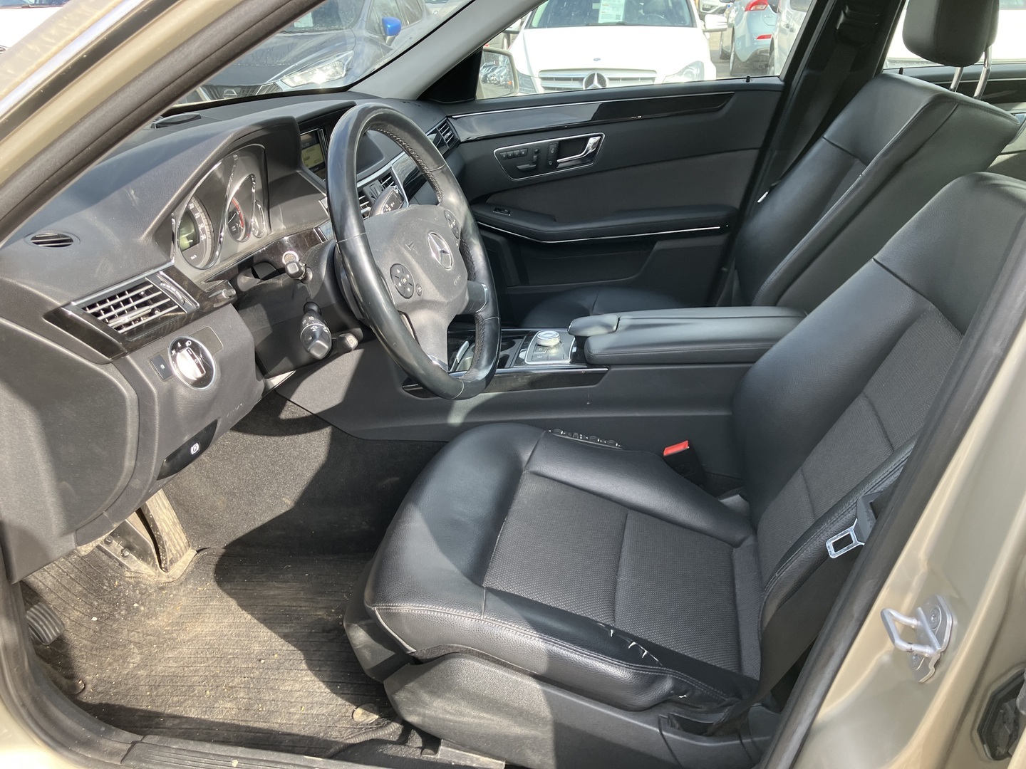 MERCEDES-BENZ E 2010