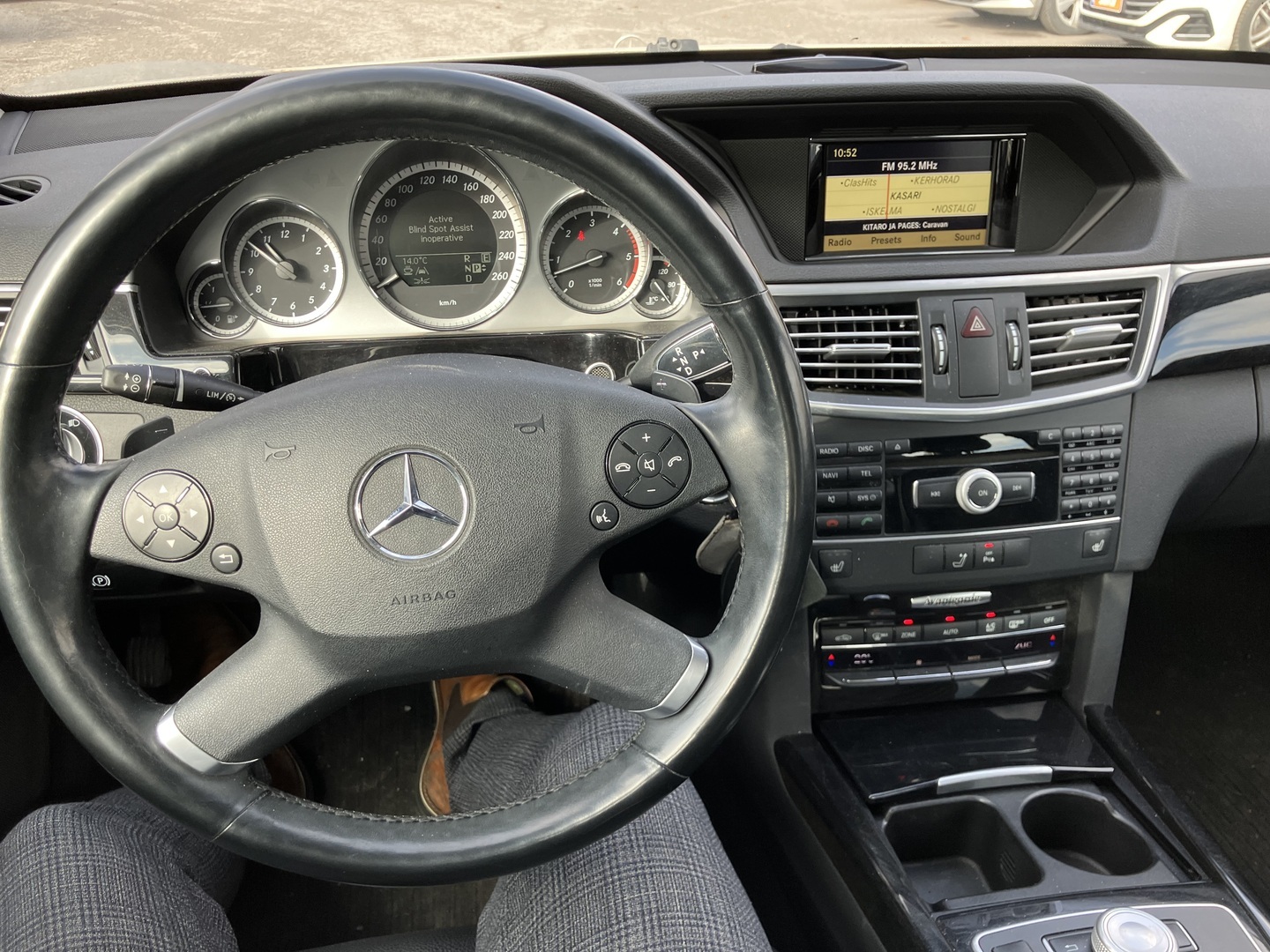 MERCEDES-BENZ E 2010