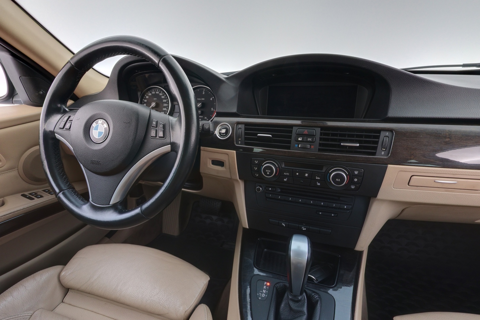 BMW 330 2011