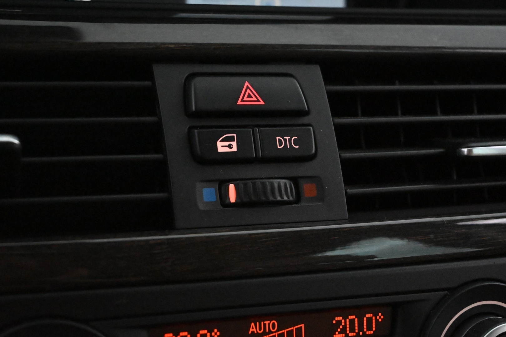 BMW 330 2011