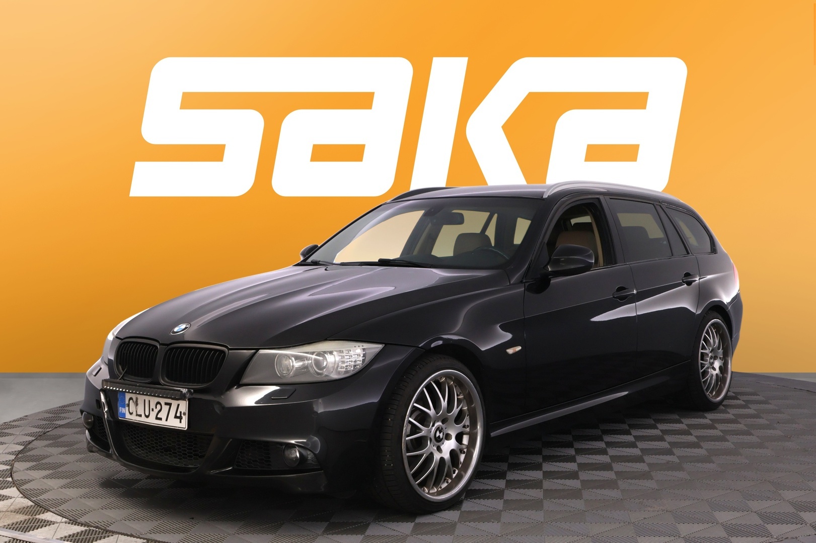 BMW 330 2011
