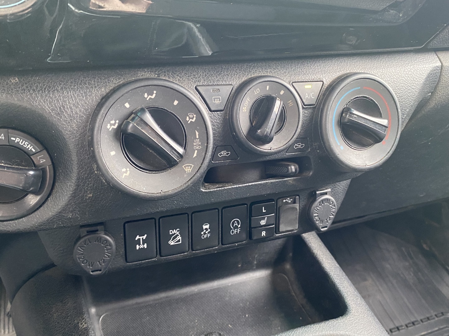 TOYOTA Hilux 2017