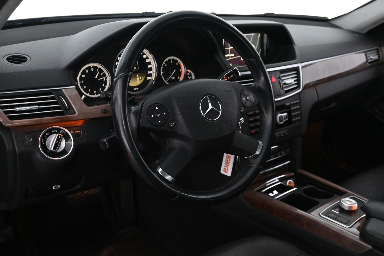 MERCEDES-BENZ E 2012