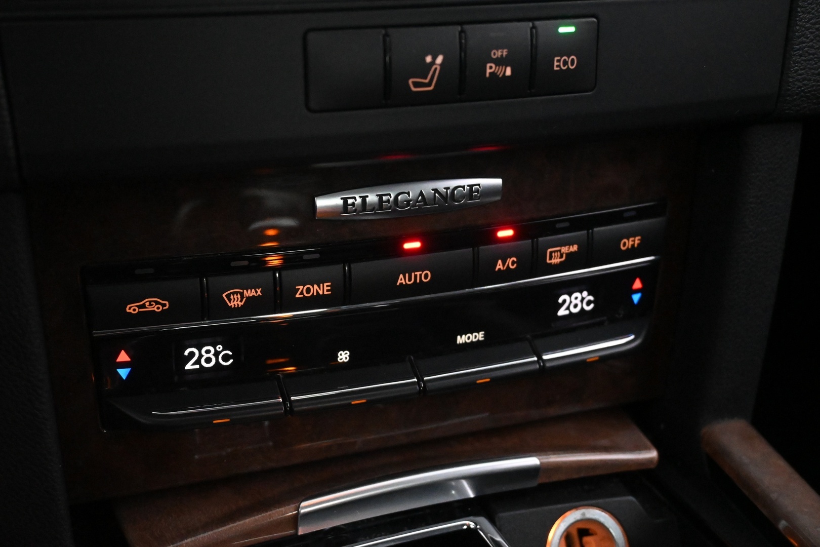 MERCEDES-BENZ E 2012