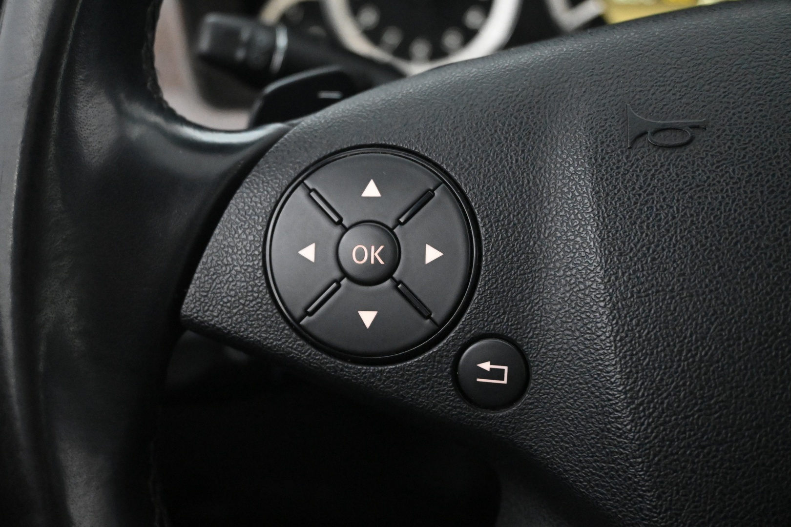 MERCEDES-BENZ E 2012