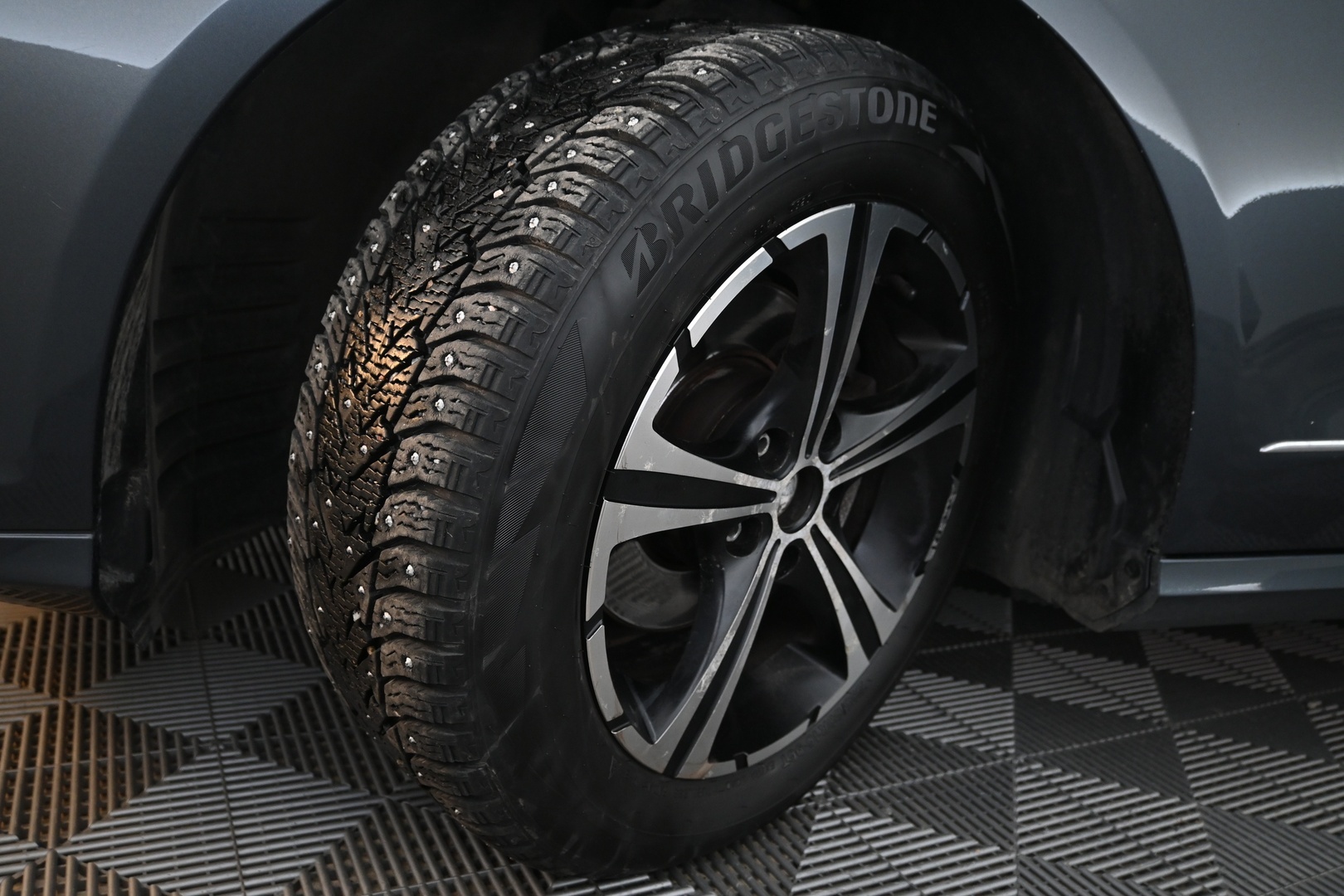 MERCEDES-BENZ E 2012