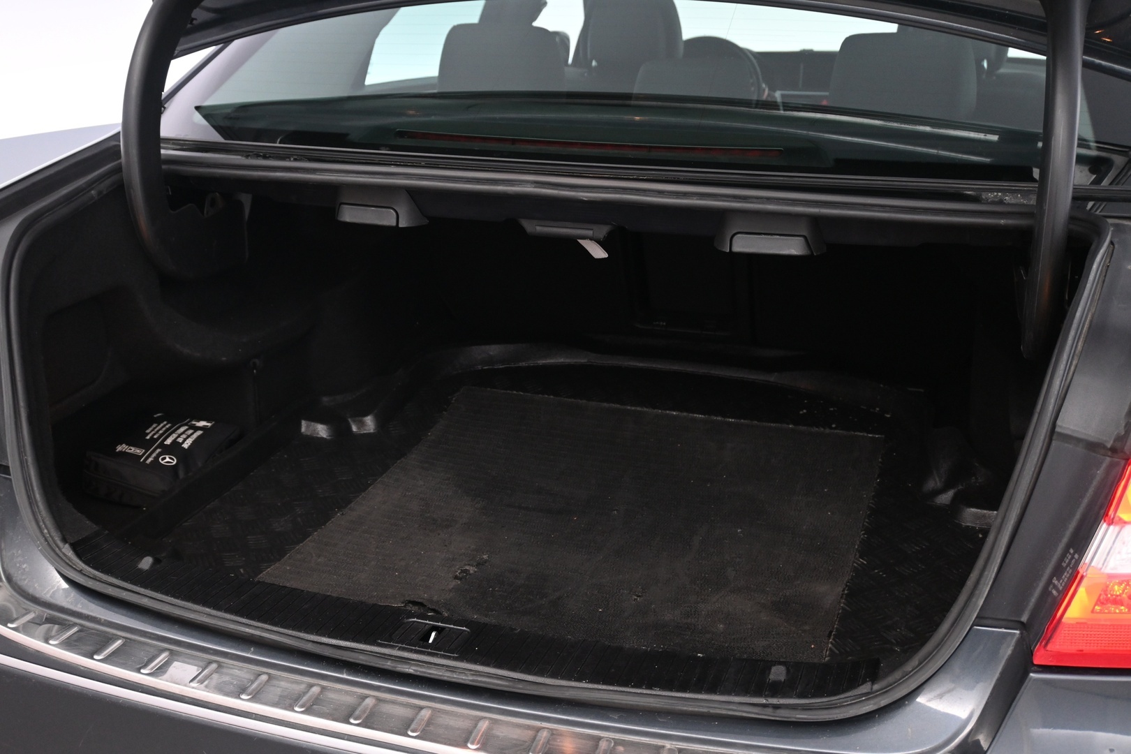 MERCEDES-BENZ E 2012