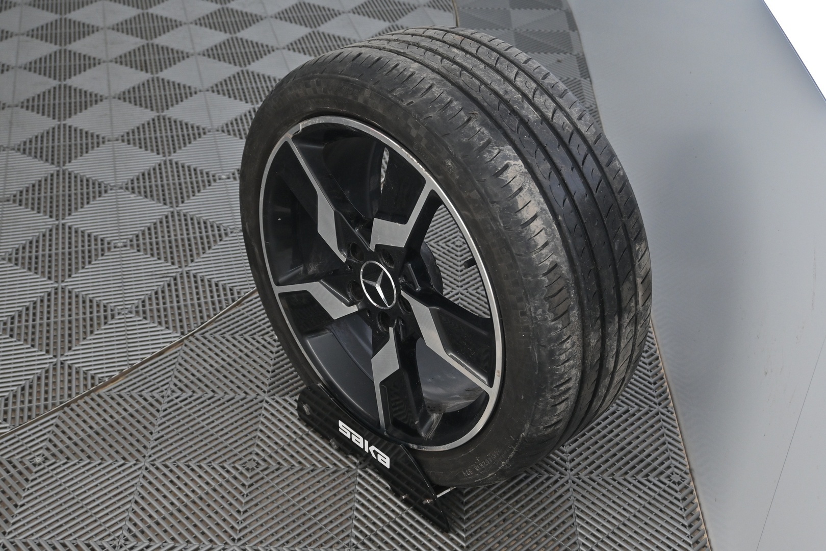 MERCEDES-BENZ E 2012