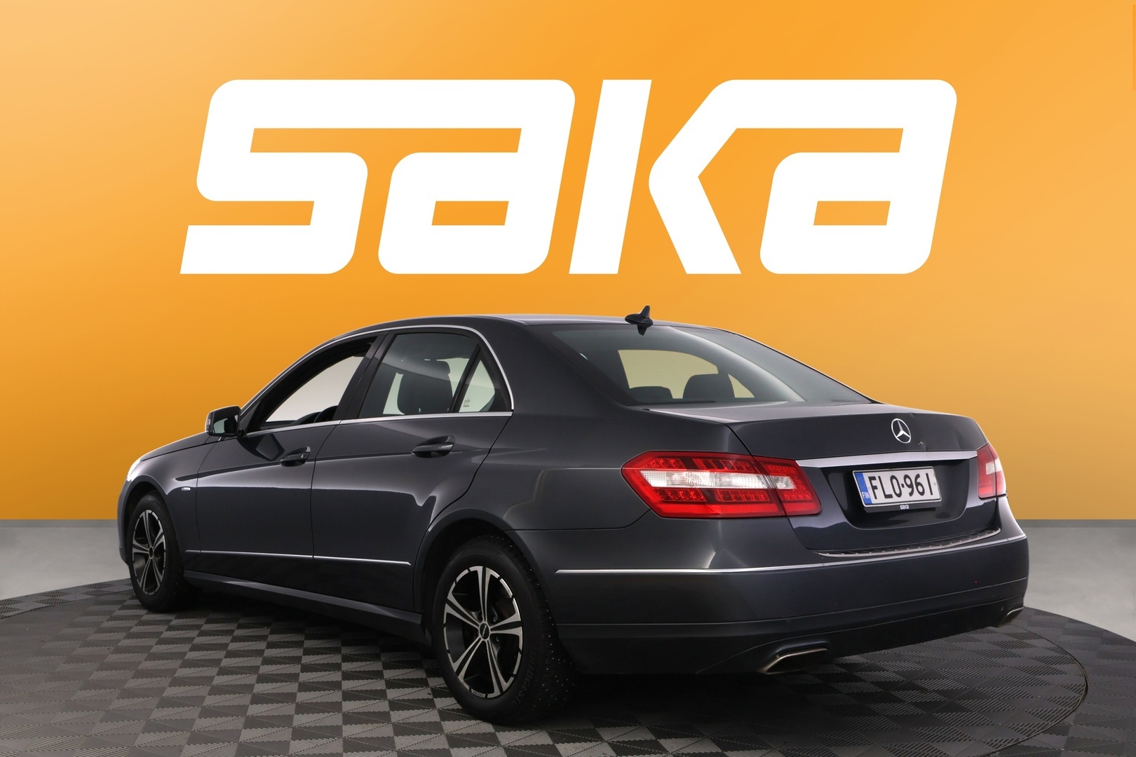 MERCEDES-BENZ E 2012