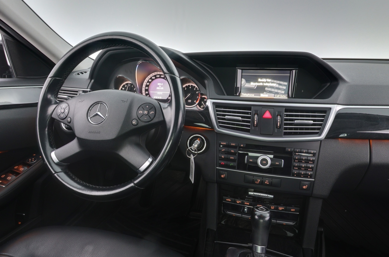 MERCEDES-BENZ E 2011