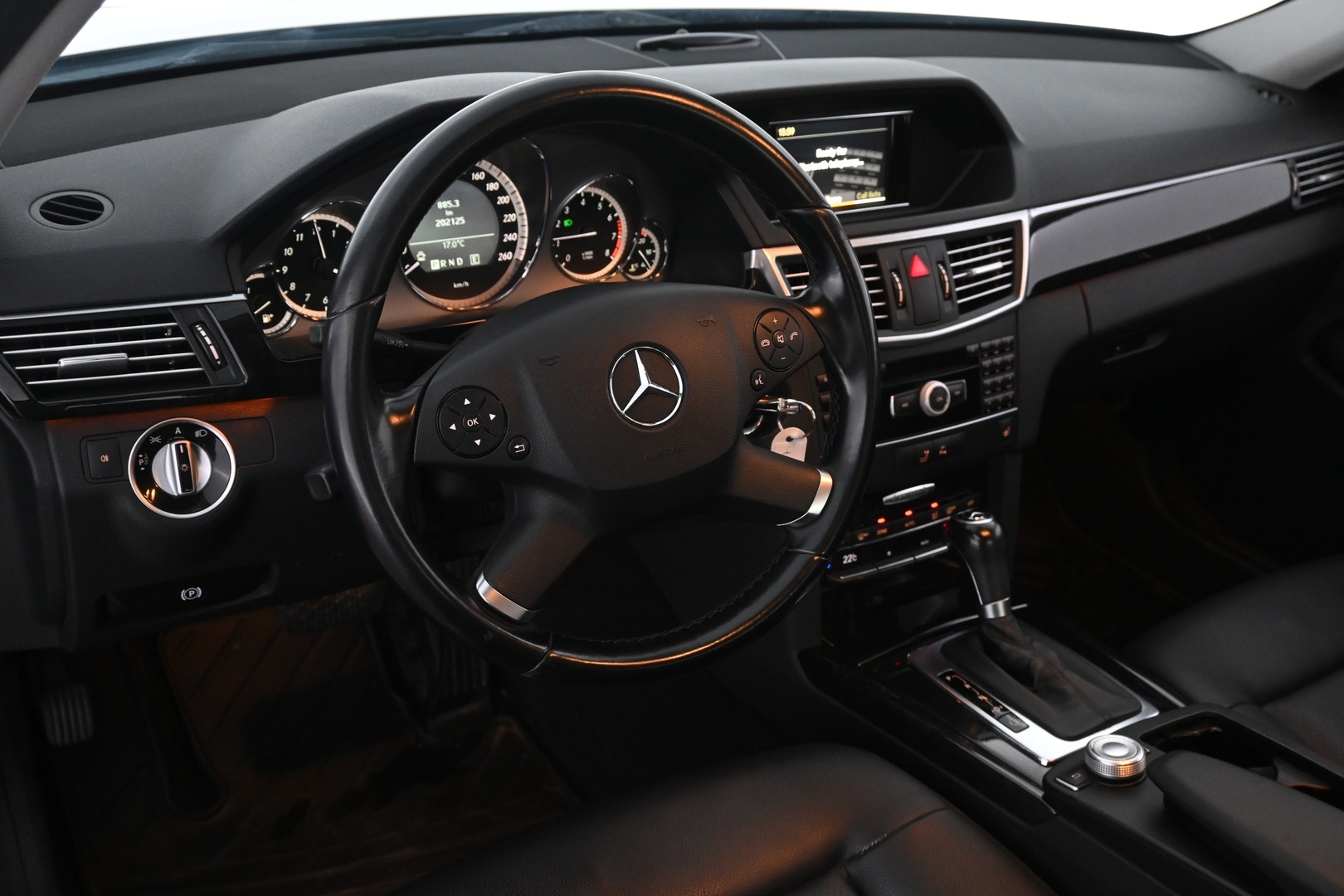 MERCEDES-BENZ E 2011