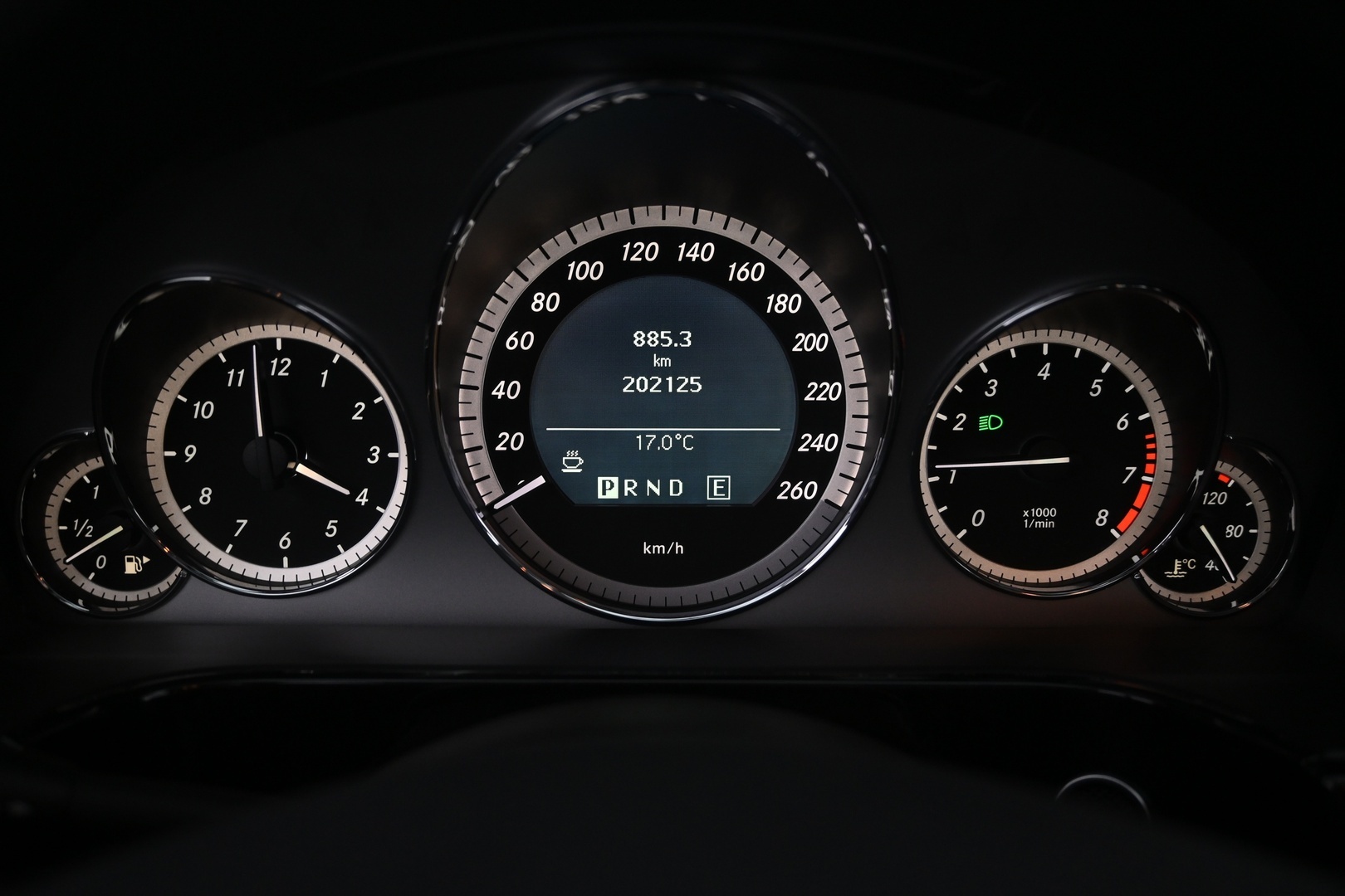 MERCEDES-BENZ E 2011